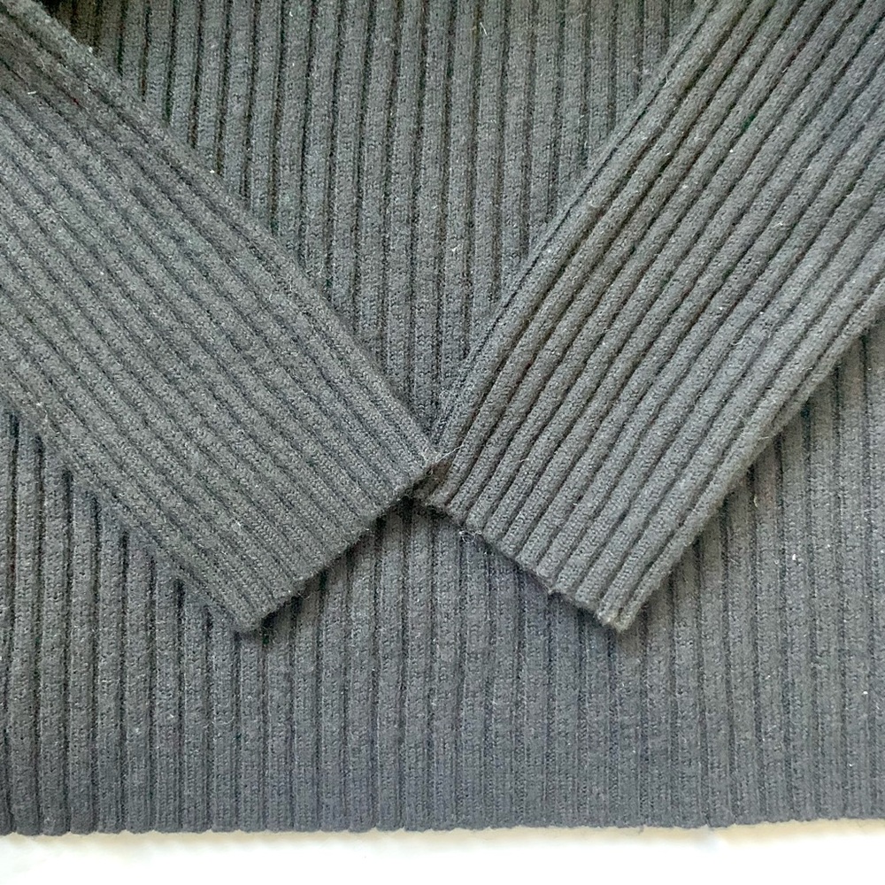 LL Bean 100% Merino Wool Ribbed Knit Turtleneck Sweater in black - Picture 12 of 14
